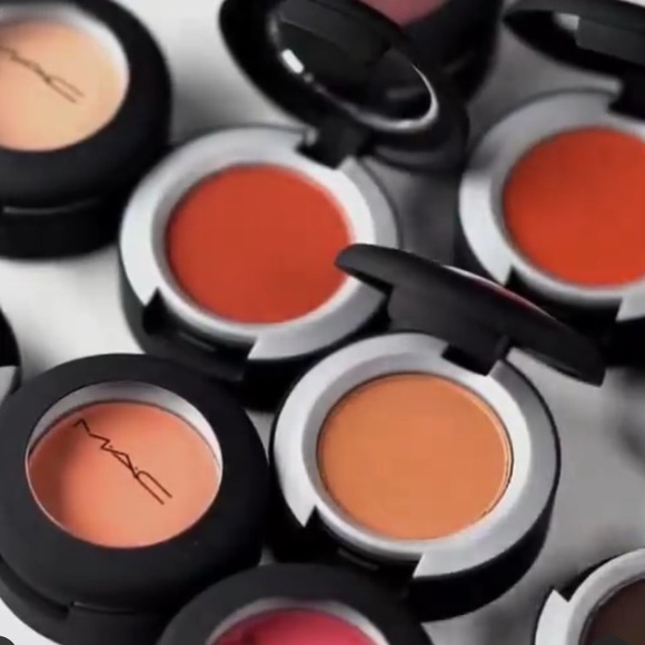 Mac Cosmetics Powder Kiss Eyeshadow in So Haute Right Now BNIB - Picture 16 of 16